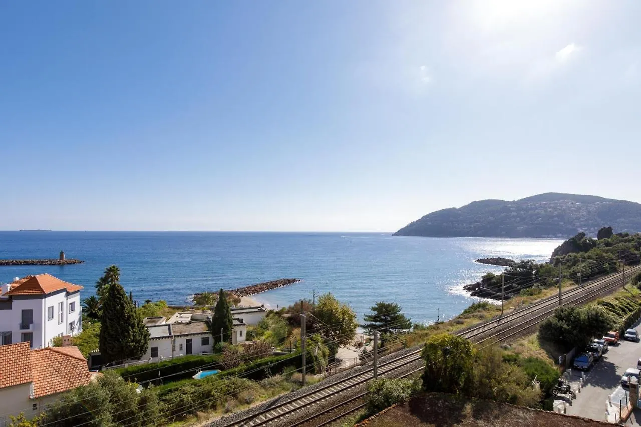 L'Esterel Yourhosthelper Mandelieu Frankreich